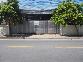 ให้เช่าที่ดินทรงสี่เหลี่ยมผืนผ้าเนื้อที่ประมาณ53ตร.วา ทำเลทอง