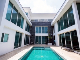 ขายบ้านเดี่ยวระดับลักชัวรี พร้อมสระว่ายน้ำส่วนตัว เมืองแก้ว